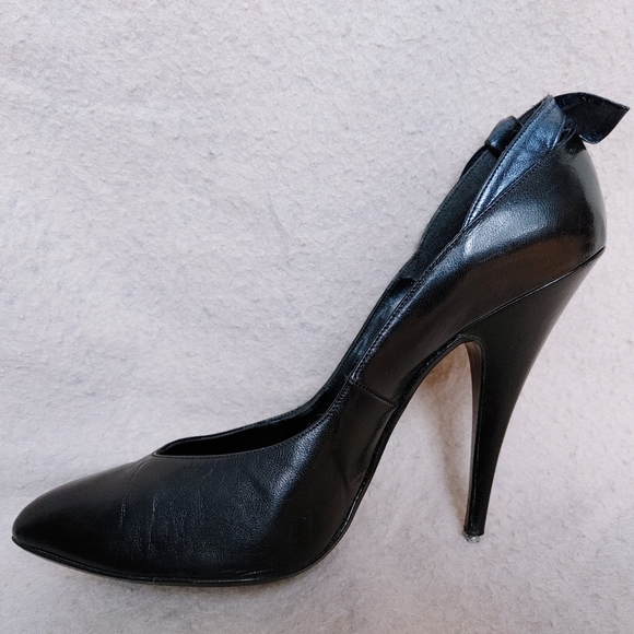 Black pumps - heel tips need replacement - Picture 5 of 15